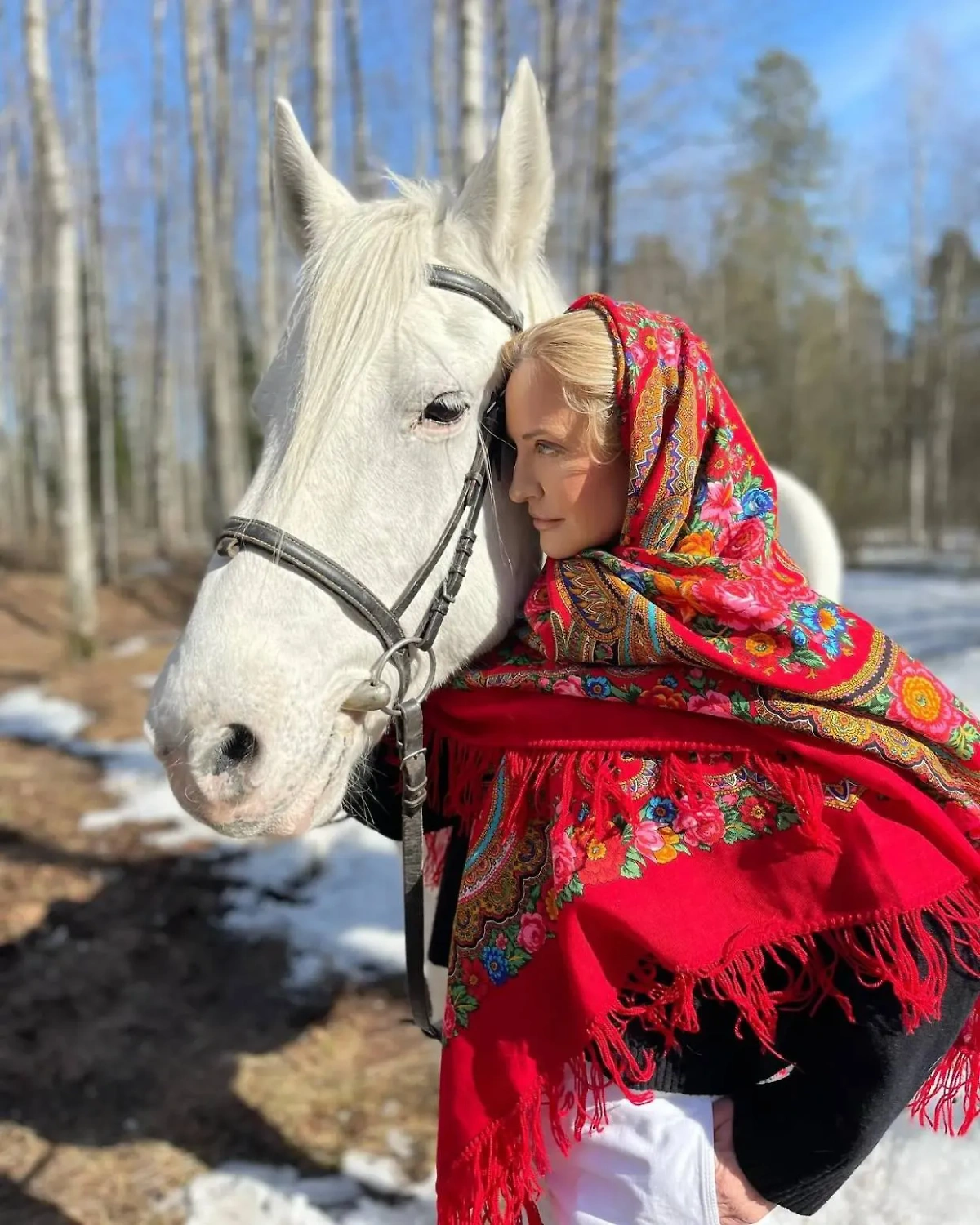 Виктория Шелягова &mdash; в образе деревенской девушки. Фото &copy;&nbsp;Instagram (соцсеть запрещена в РФ; принадлежит корпорации Meta, которая признана в РФ экстремистской) / vshelyagova