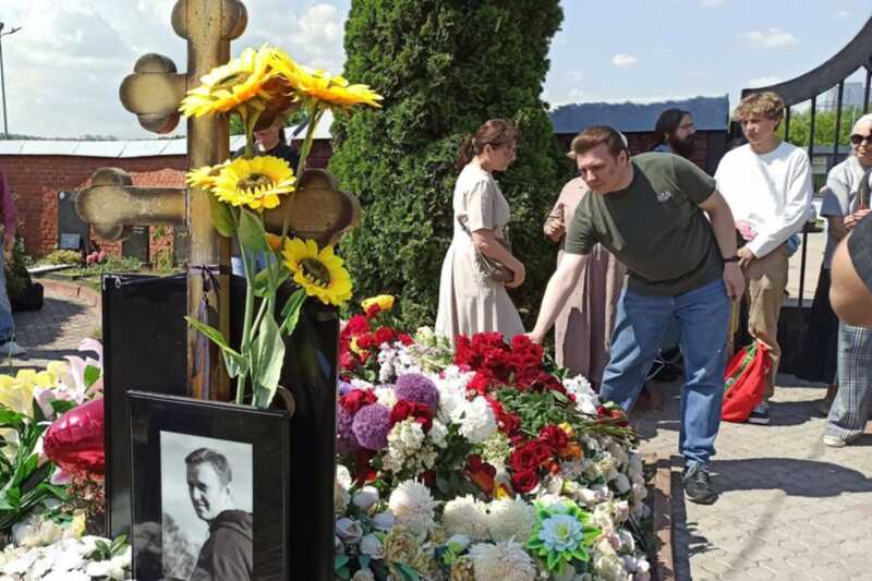 В Москве почтили память Алексея Навального в день его 50-летия